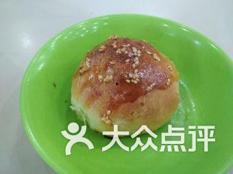 北京大学西门吃瓜视频,校园生活瞬间走红